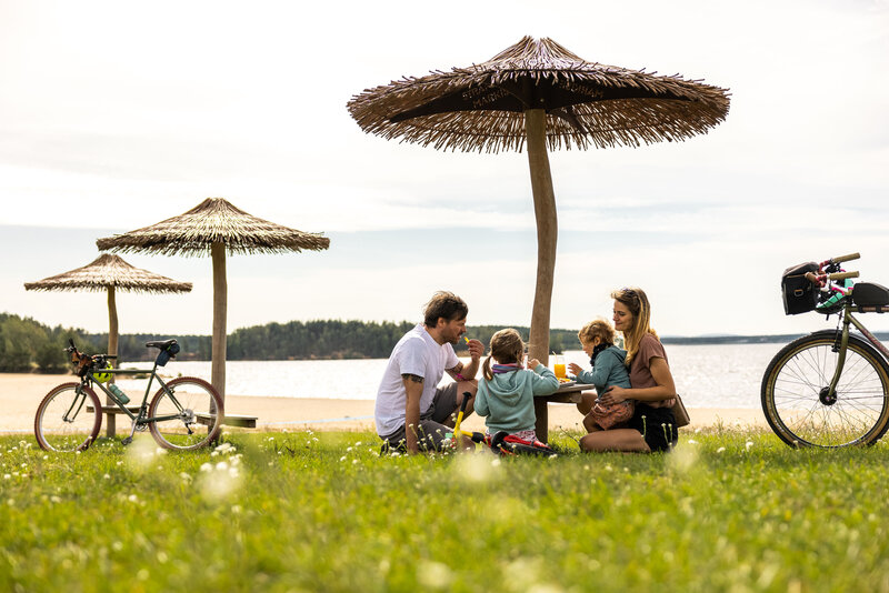 Abbildung Familien-Picknick am Bärwalder See